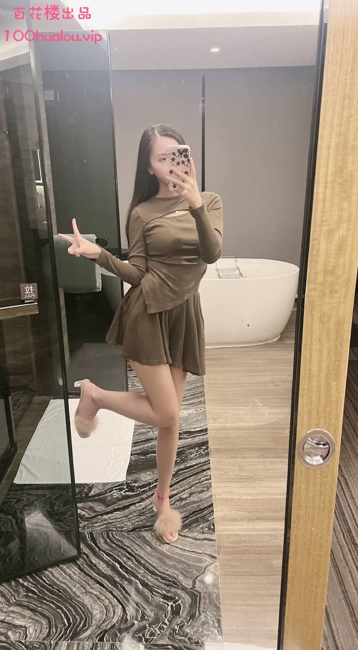 深圳 02年长腿蜜桃臀 可文